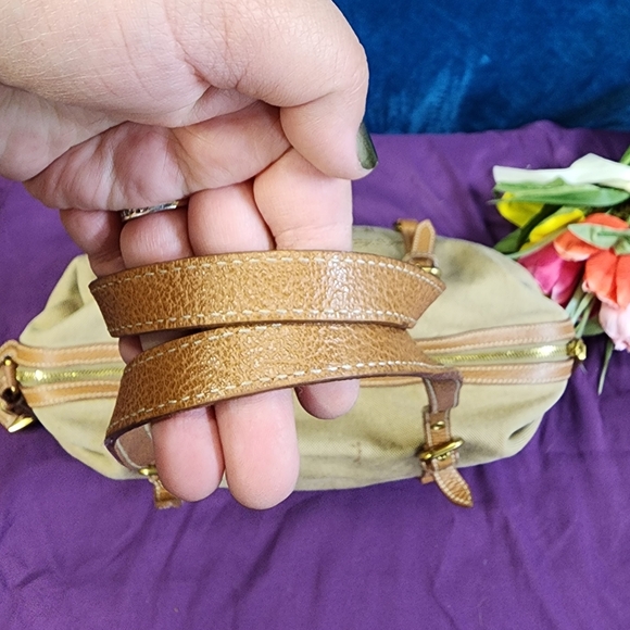 🔹️FINAL SALE 🔹️ Authentic Prada Shoulder Bag - Picture 4 of 10